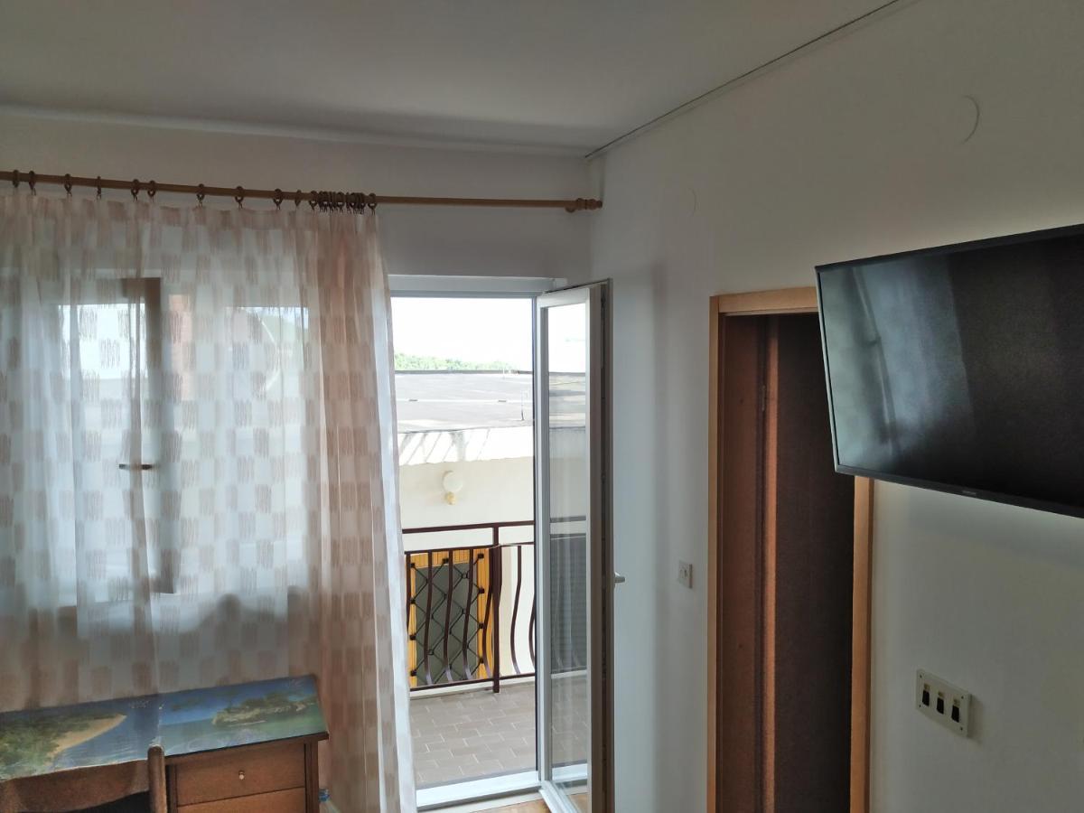 Apartments Pino Brela Εξωτερικό φωτογραφία