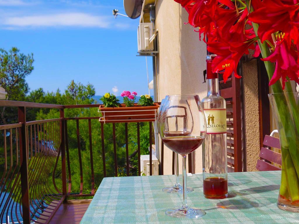 Apartments Pino Brela Εξωτερικό φωτογραφία
